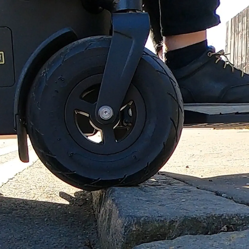 terrain-guide-kerb